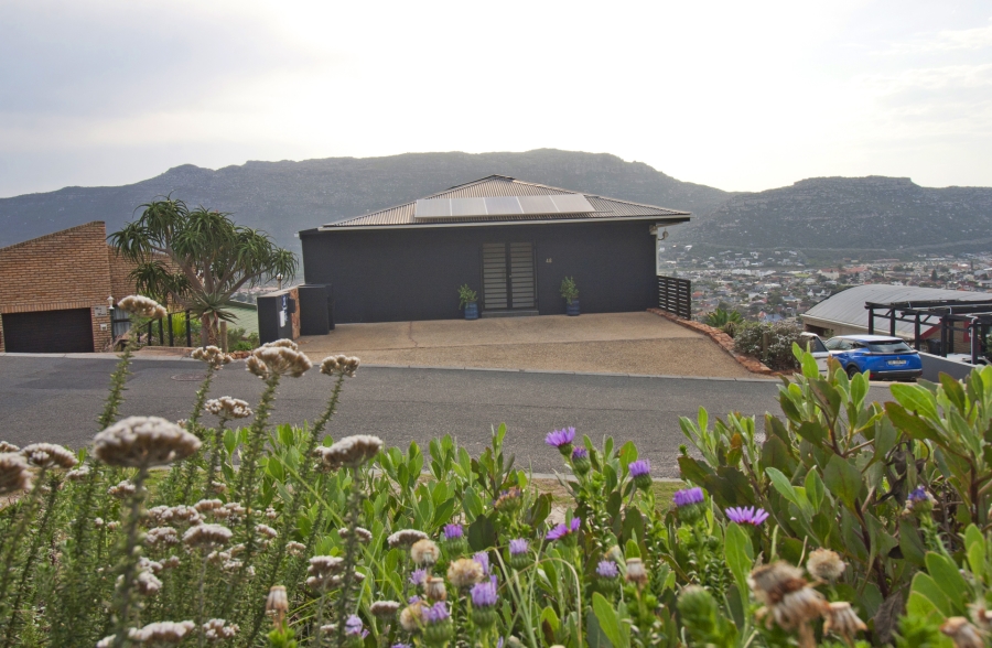 5 Bedroom Property for Sale in Fish Hoek Western Cape